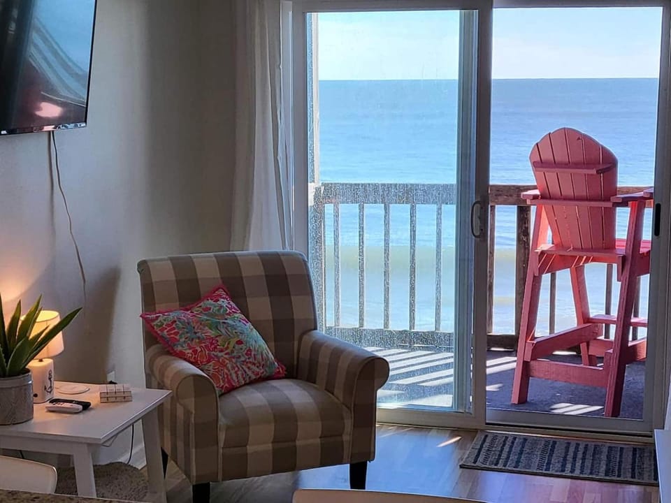 Beachfront Bungalow 124 House in North Topsail Beach