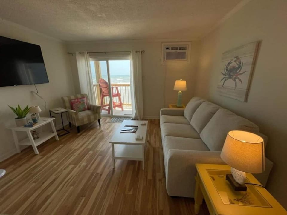 Beachfront Bungalow 124 House in North Topsail Beach