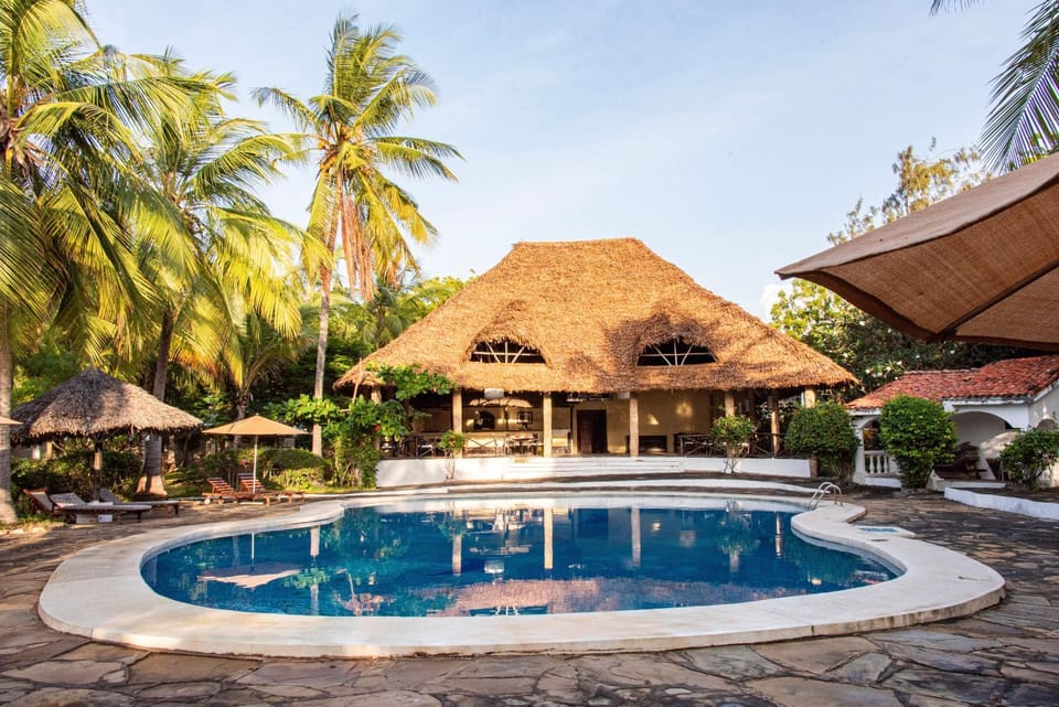 Restaurant/places to eat, Swimming pool, Swimming pool