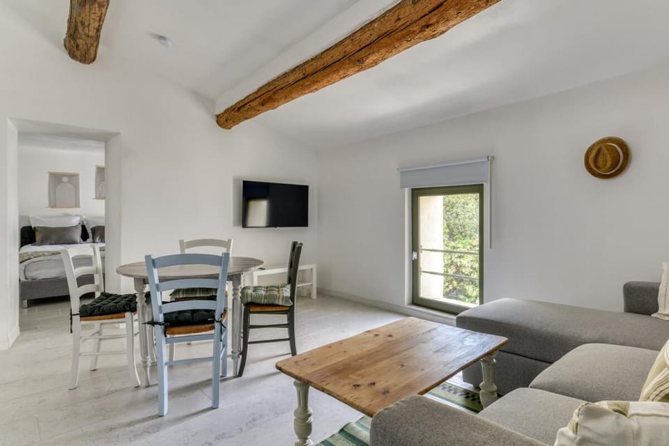Communal lounge/ TV room, Dining area