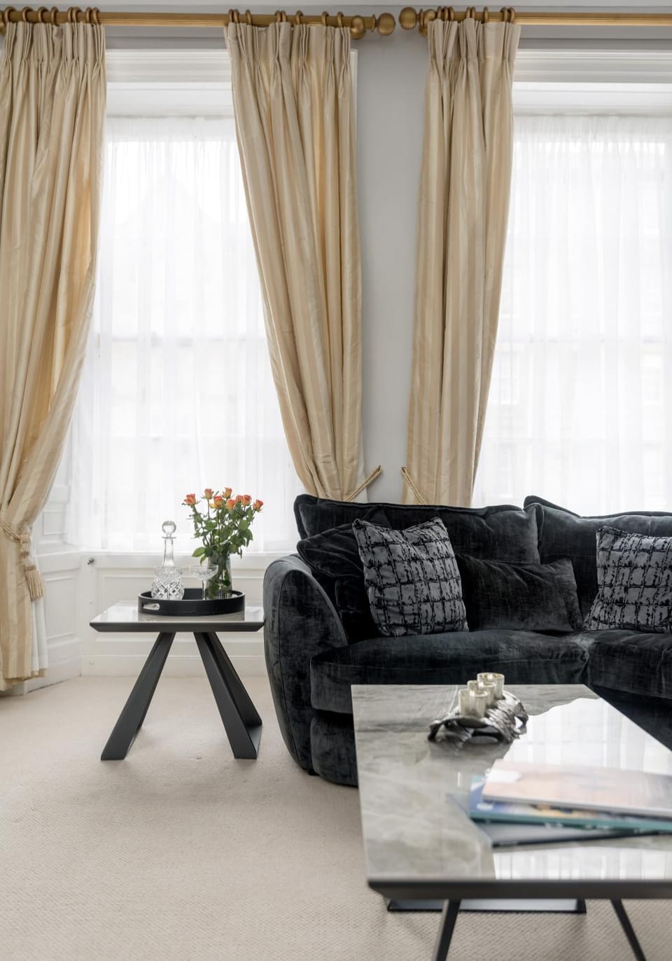 People, Activities, TV and multimedia, View (from property/room), Living room, Lounge or bar, Decorative detail, Seating area, Guests, Garden view, Area and facilities, children, group of guests, Family