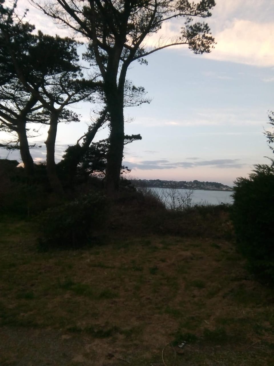 Tente 2 places installée sur emplacement commun Campground/ 
RV Resort in Plestin-les-Grèves