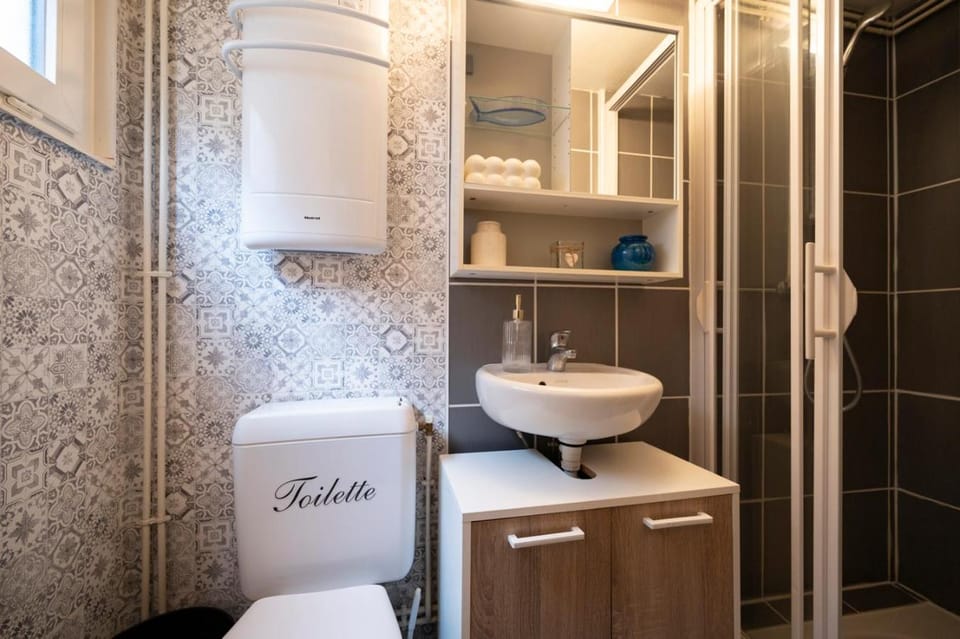 Shower, Toilet, Bathroom