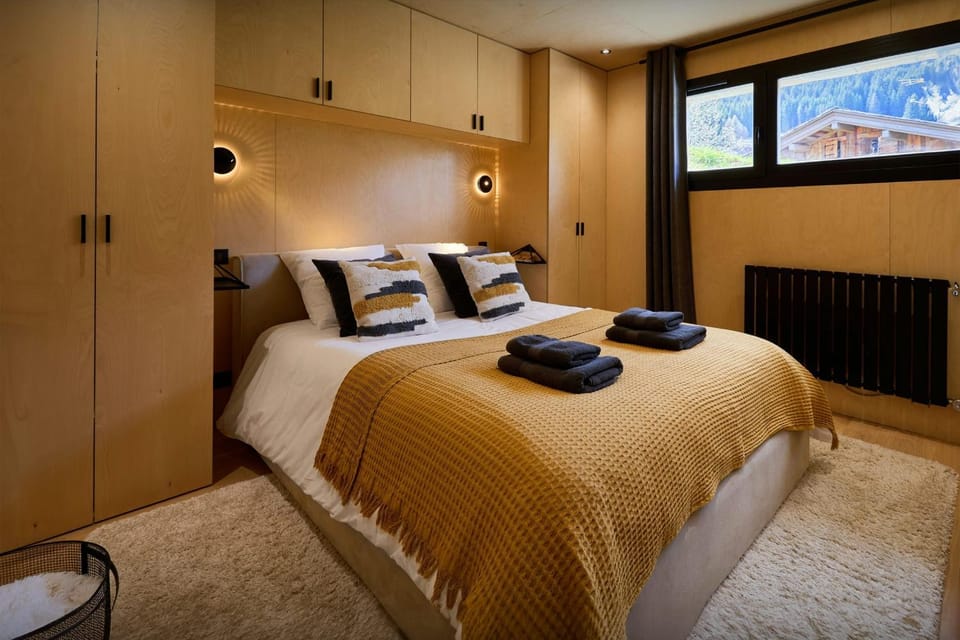 Bed, Photo of the whole room, Bedroom, towels, wardrobe