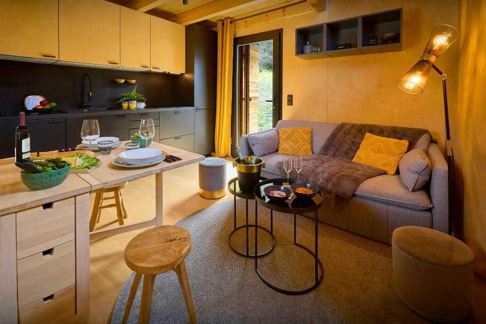 Kitchen or kitchenette, Living room, Seating area, Dining area
