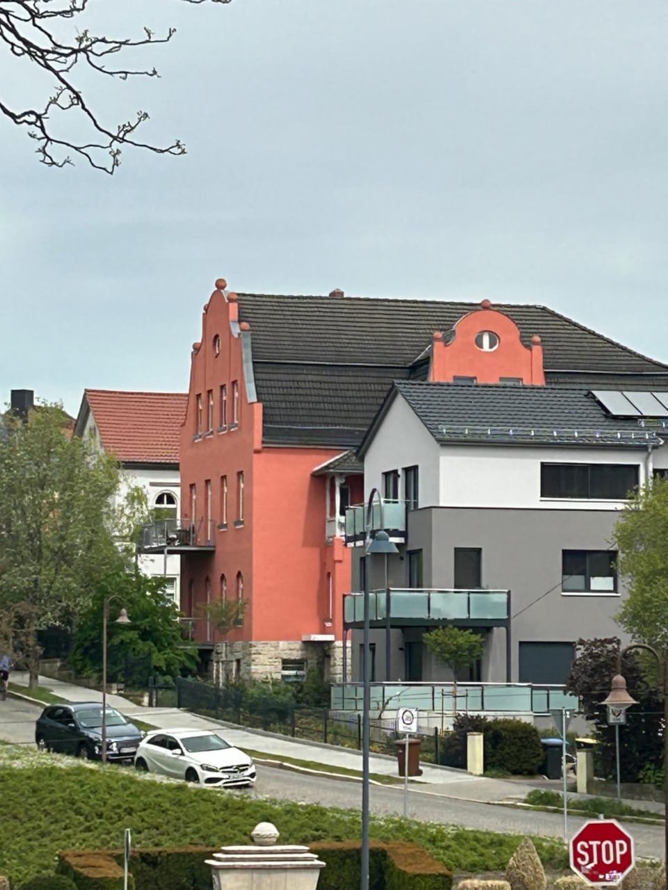 Property building, Neighbourhood, Location