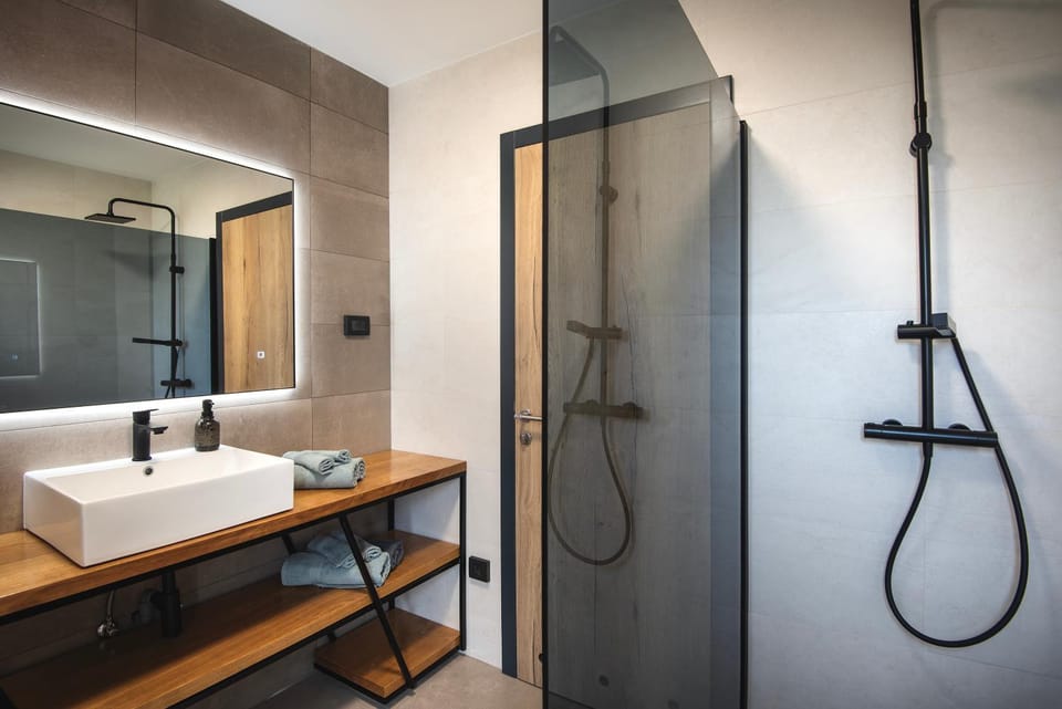 Shower, Bathroom