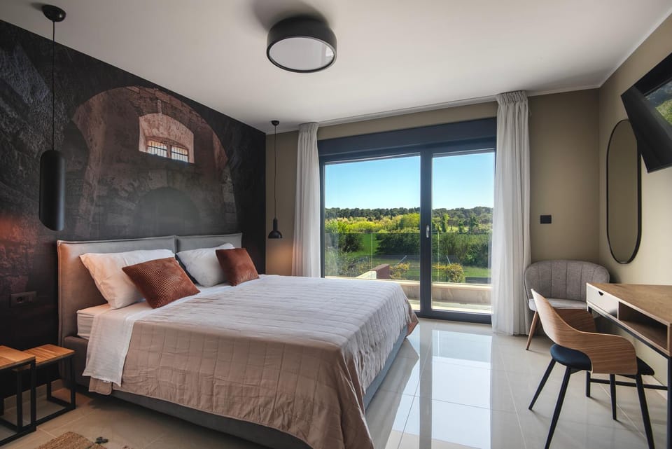 Bed, View (from property/room), Balcony/Terrace, Bedroom