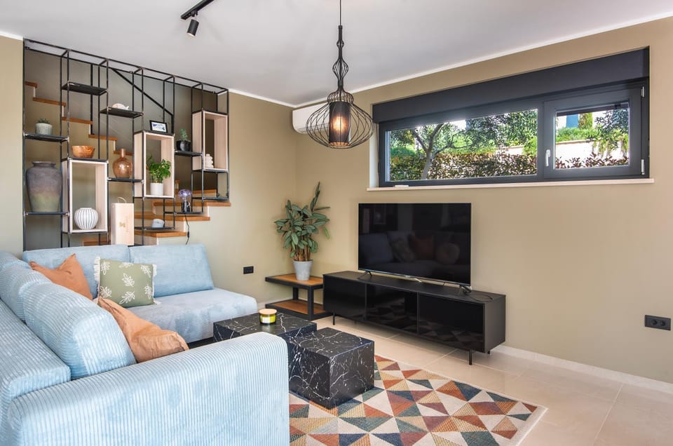 Communal lounge/ TV room, TV and multimedia, Living room