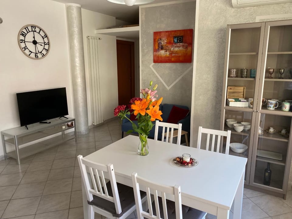 TV and multimedia, Living room, Dining area