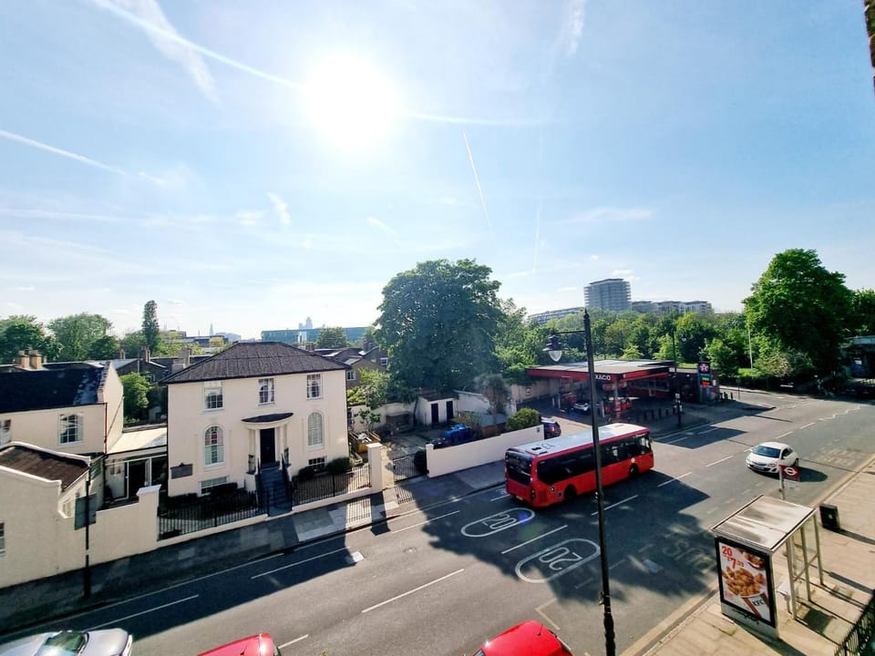 Eco View 1 Bed Apartment - 3 mins walk Mile End Station-Queen Mary University-Hospital Apartment in London Borough of Hackney