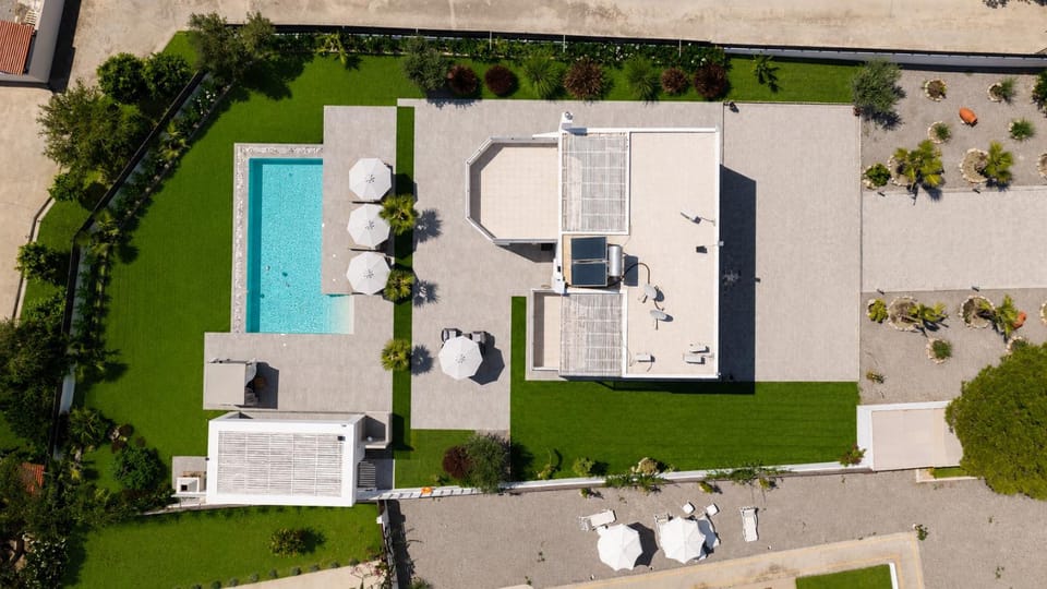 Property building, Day, Bird's eye view, Swimming pool