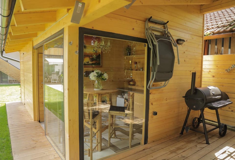 Patio, Day, BBQ facilities, Garden