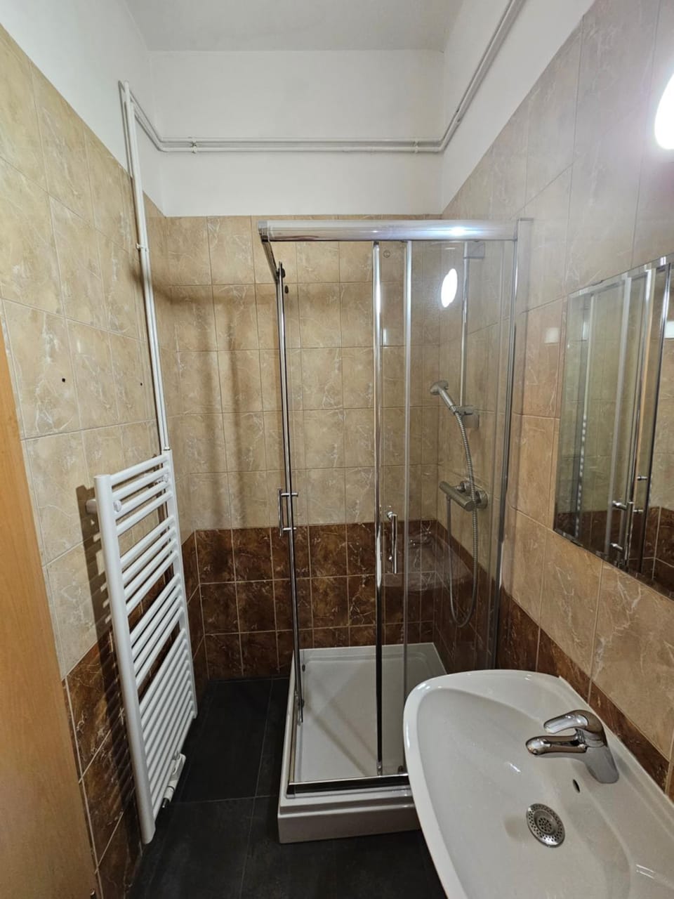 Soba 4 v Pekrski vili Apartment in Slovenia