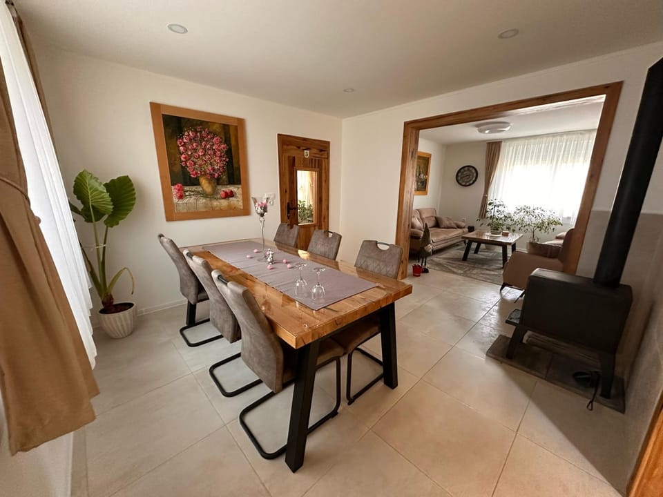Living room, Seating area, Dining area