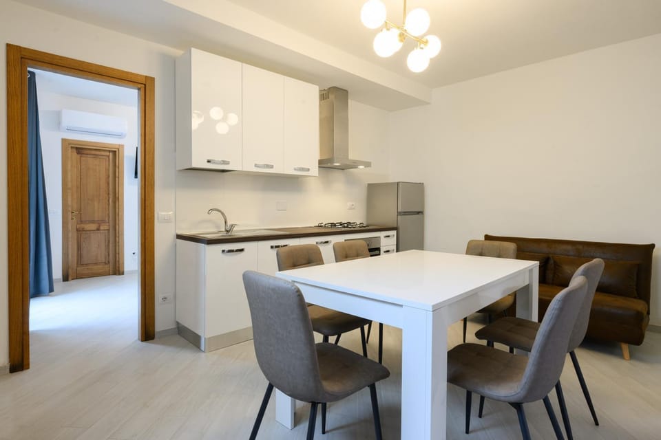 Kitchen or kitchenette, Dining area, stove