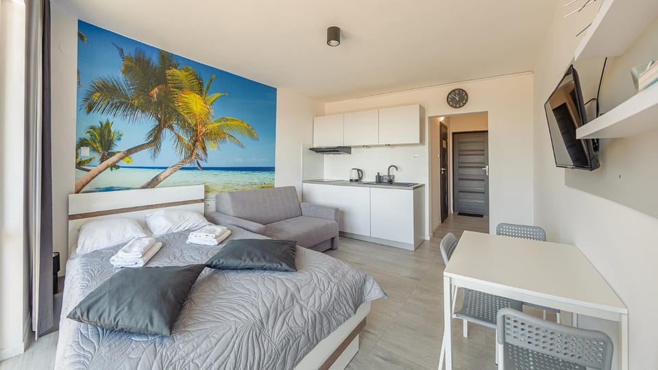 Bed, Photo of the whole room, Bedroom, oven