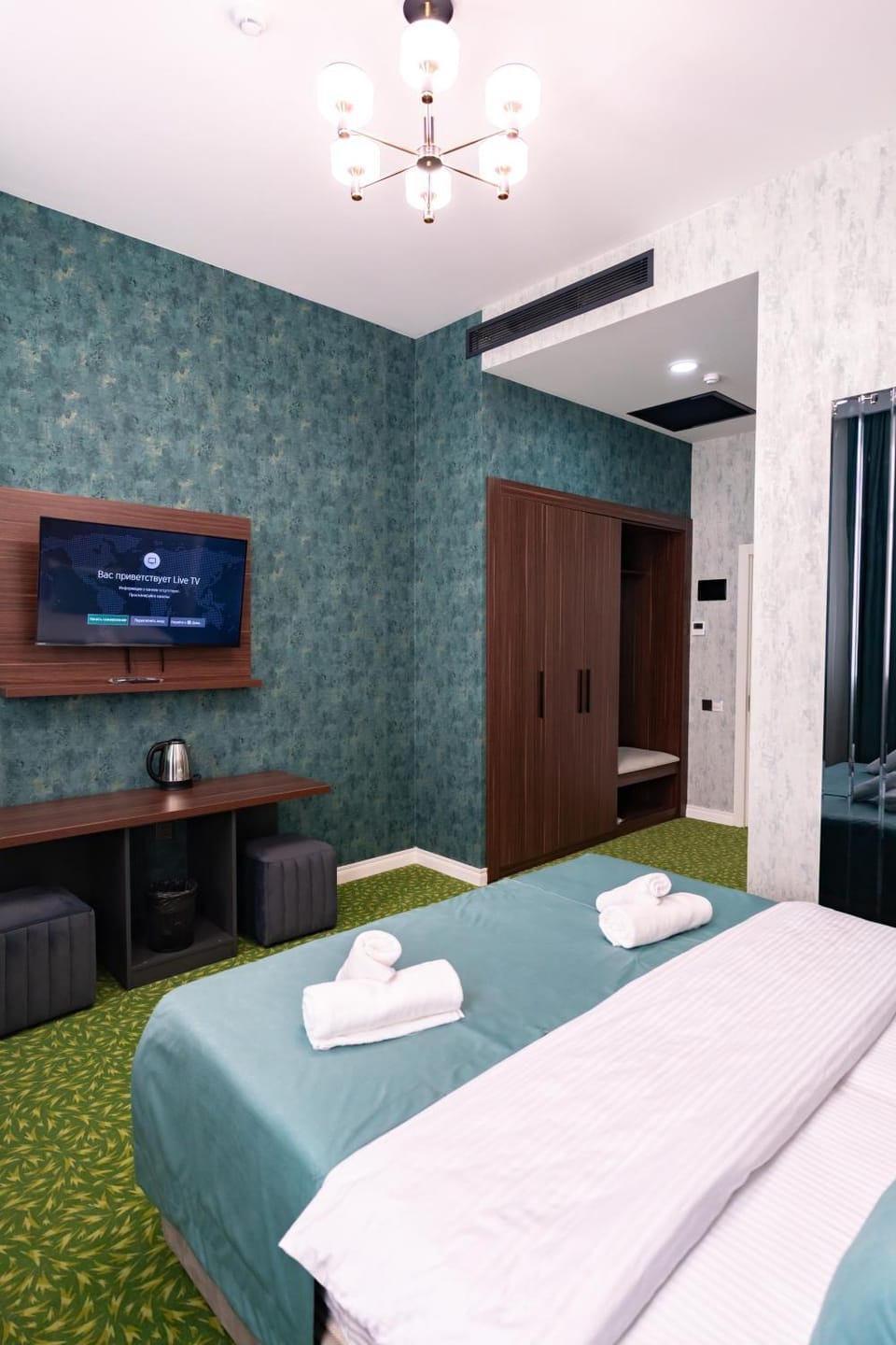 Bed, TV and multimedia, towels