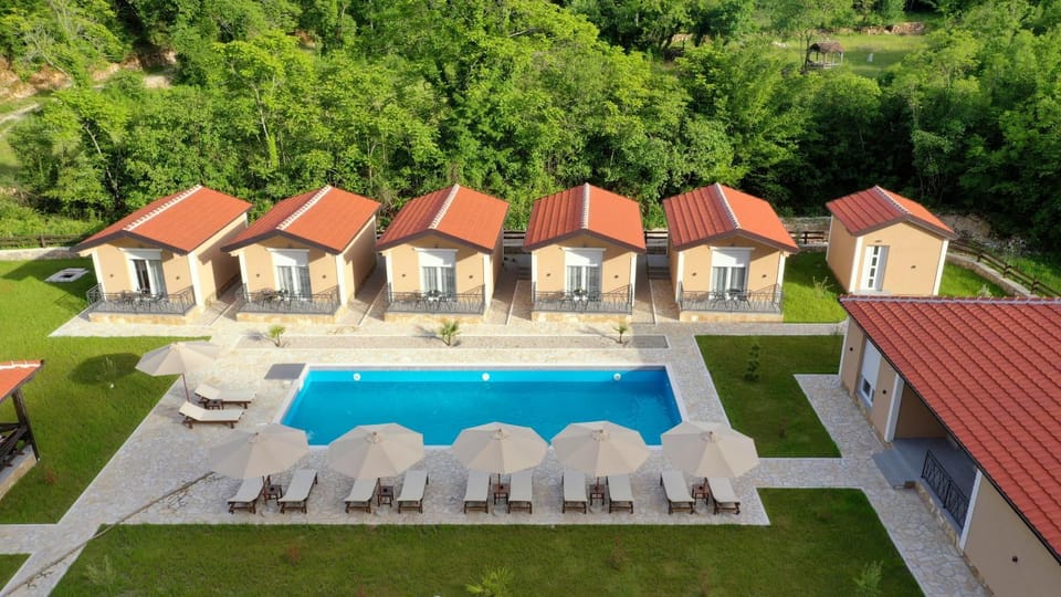 Property building, Bird's eye view, Pool view, Swimming pool, sunbed