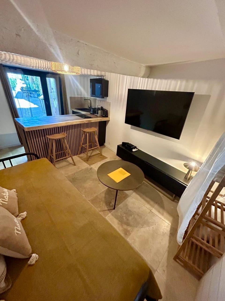 Communal lounge/ TV room, Bed, TV and multimedia, Living room, Photo of the whole room, Seating area, Bedroom