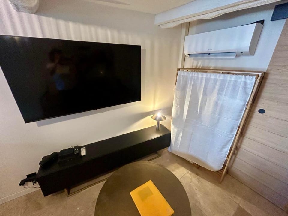 Communal lounge/ TV room, TV and multimedia, Living room, Seating area