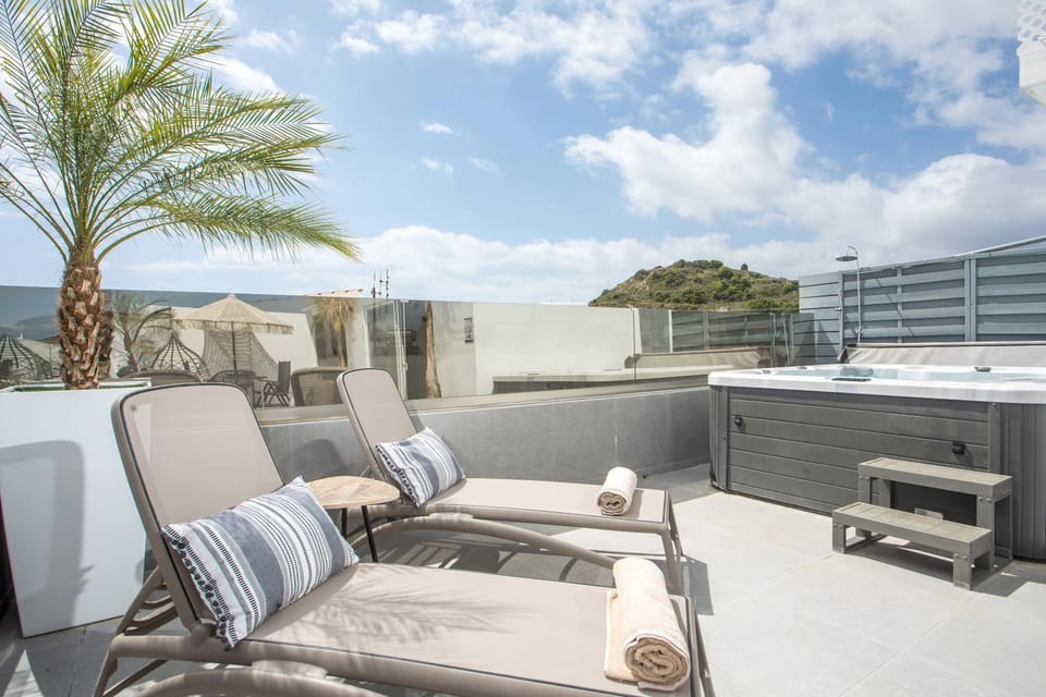 Patio, Balcony/Terrace, Seating area