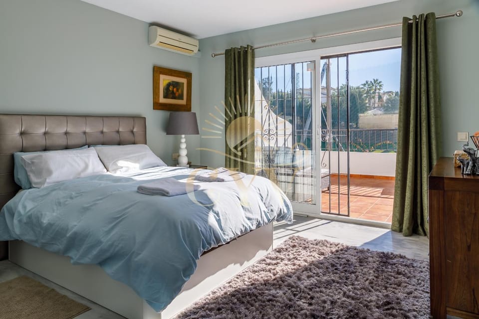 Bed, Balcony/Terrace, Bedroom, Guests, Family