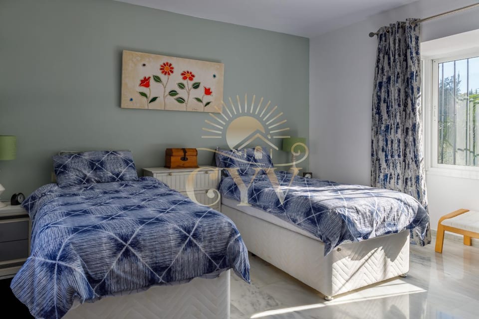 Bed, Bedroom, Guests, children