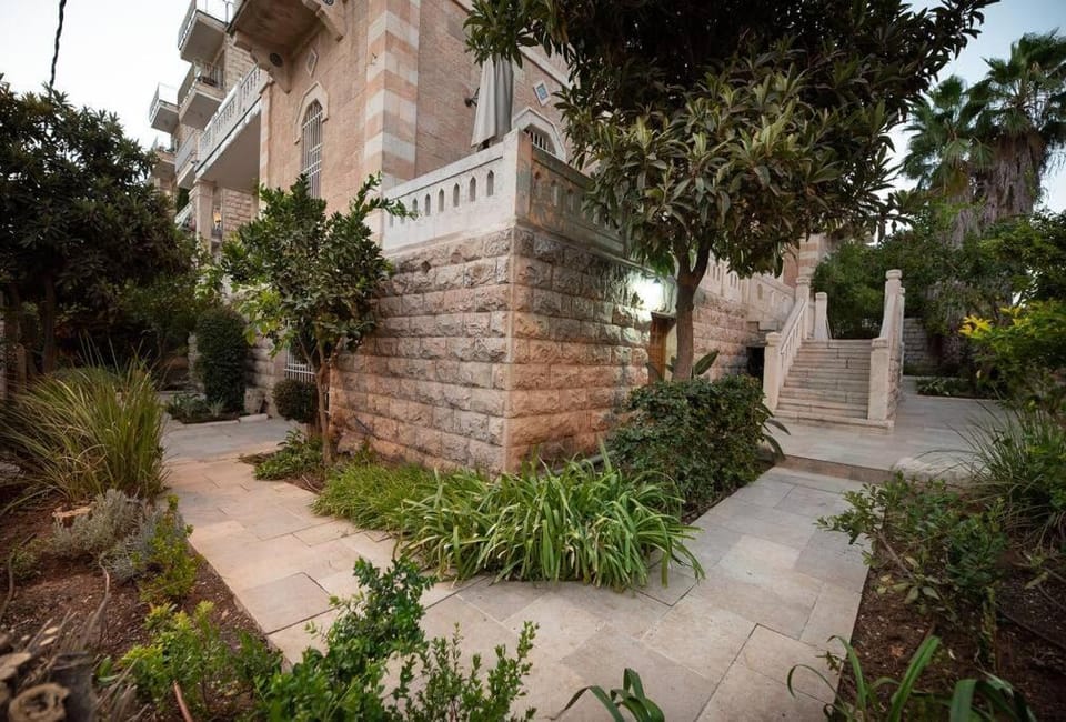 The Red @ Alkalai 8 Apartment in Jerusalem