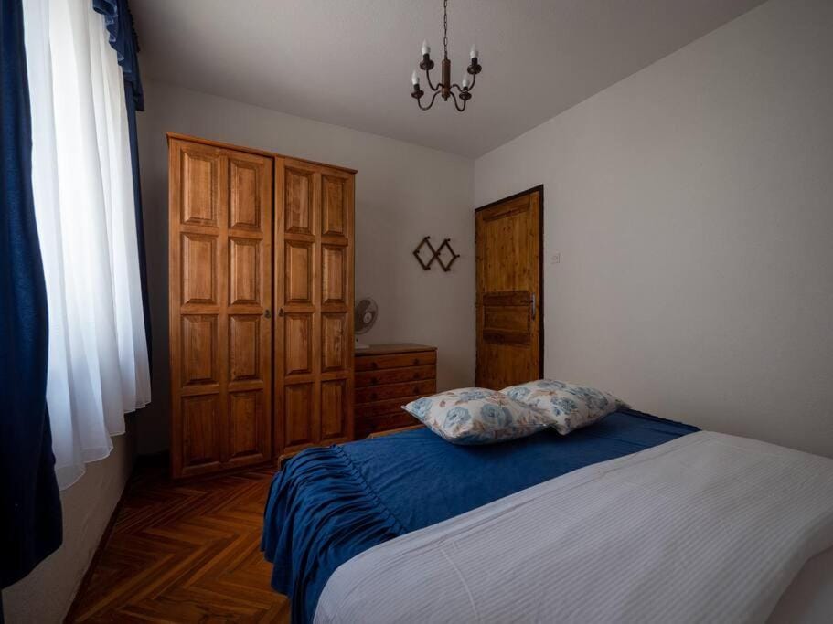 Quaint 2 bedroom apartment House in Novalja