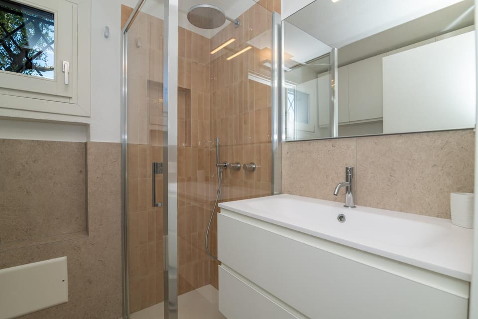Bathroom, Living room