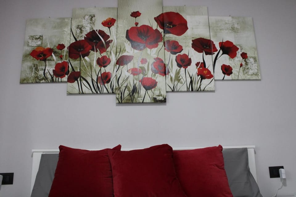 Bed, Photo of the whole room, Decorative detail, Bedroom