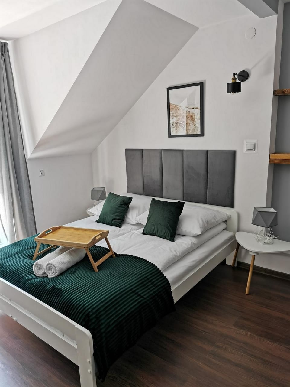 Bed, Photo of the whole room, Seating area, Bedroom, Breakfast, towels