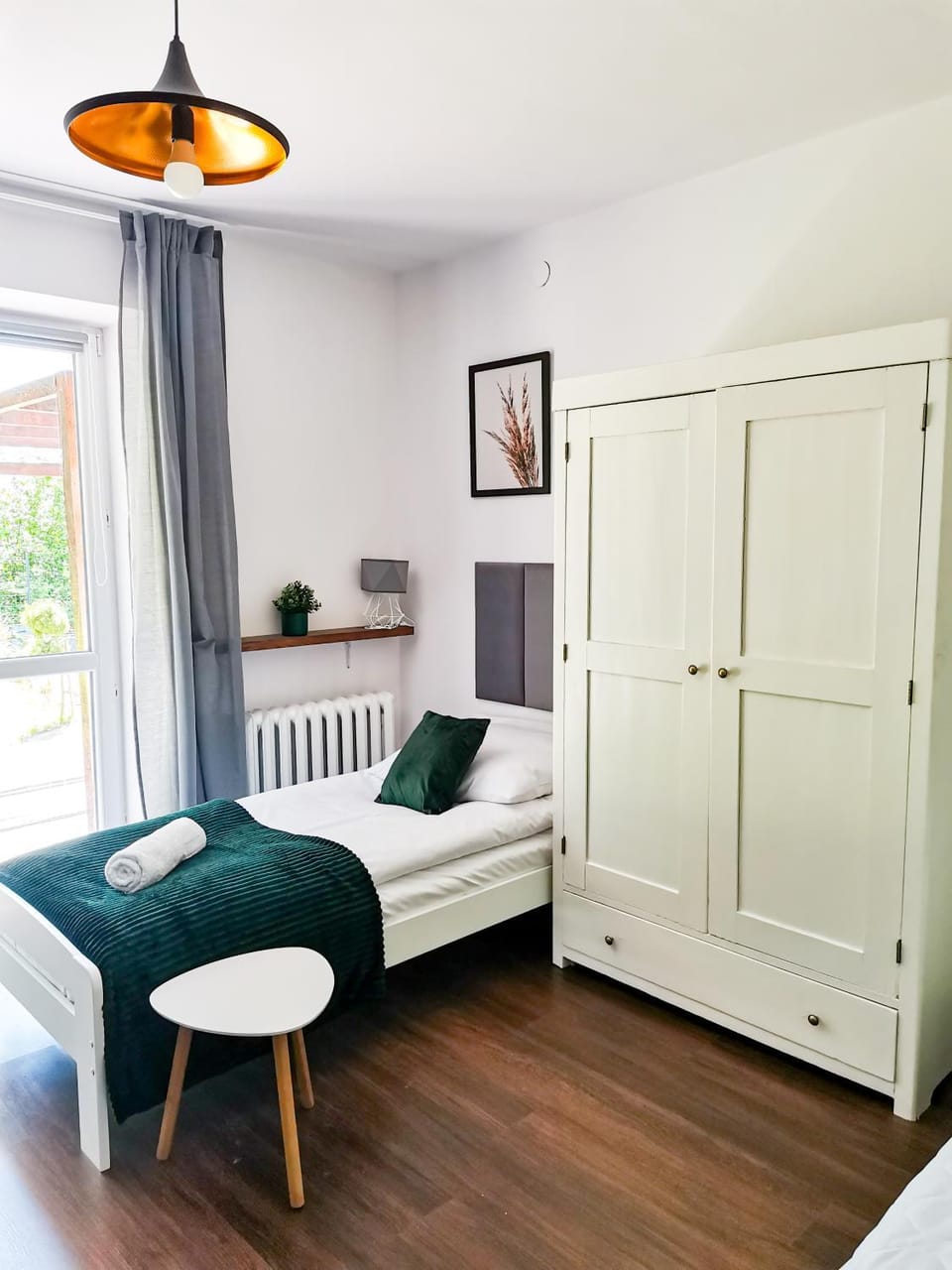Bed, Balcony/Terrace, Living room, Photo of the whole room, Seating area, Bedroom, wardrobe
