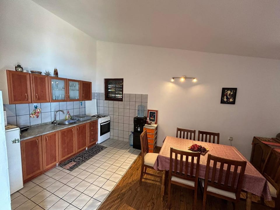Kitchen or kitchenette, Dining area, minibar, pet friendly, stove, toaster