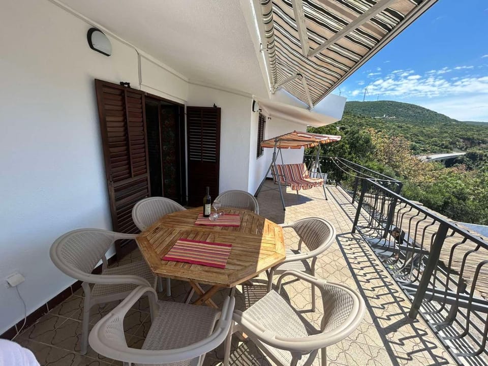 Patio, Day, Natural landscape, View (from property/room), Balcony/Terrace, Balcony/Terrace, Seating area, Dining area, Mountain view