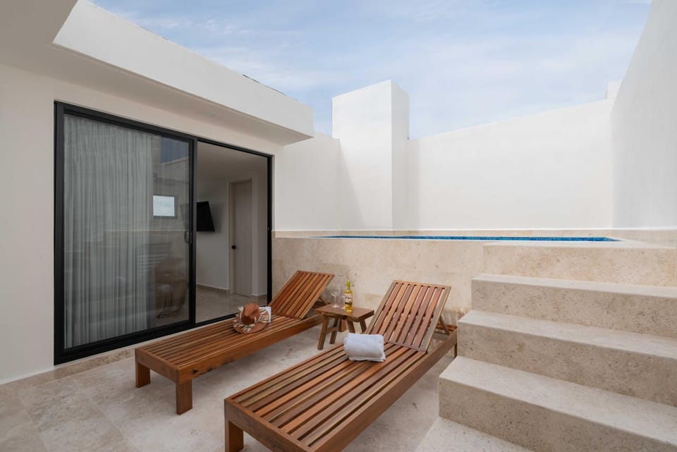 Balcony/Terrace, Pool view