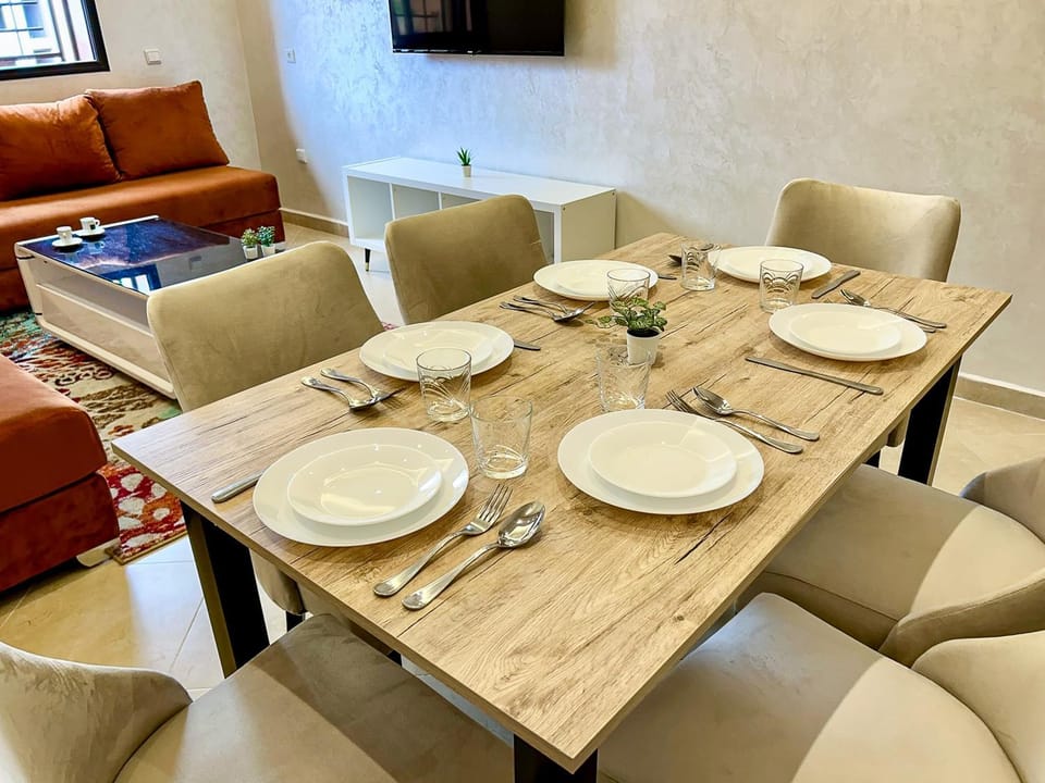 Living room, Seating area, Dining area