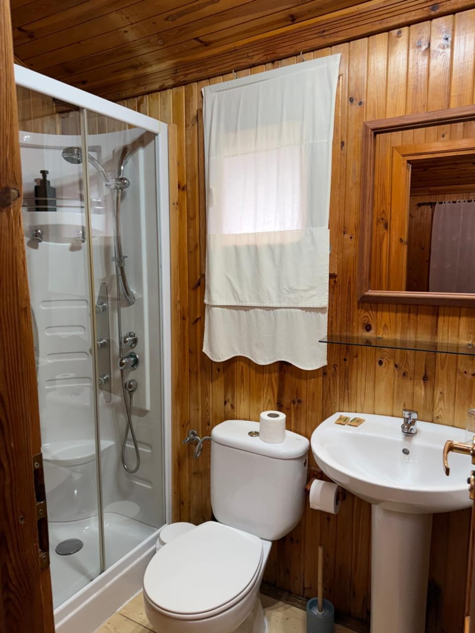 Apartamentos LA CASONA DE JARAIZ Apartment in Extremadura, Spain