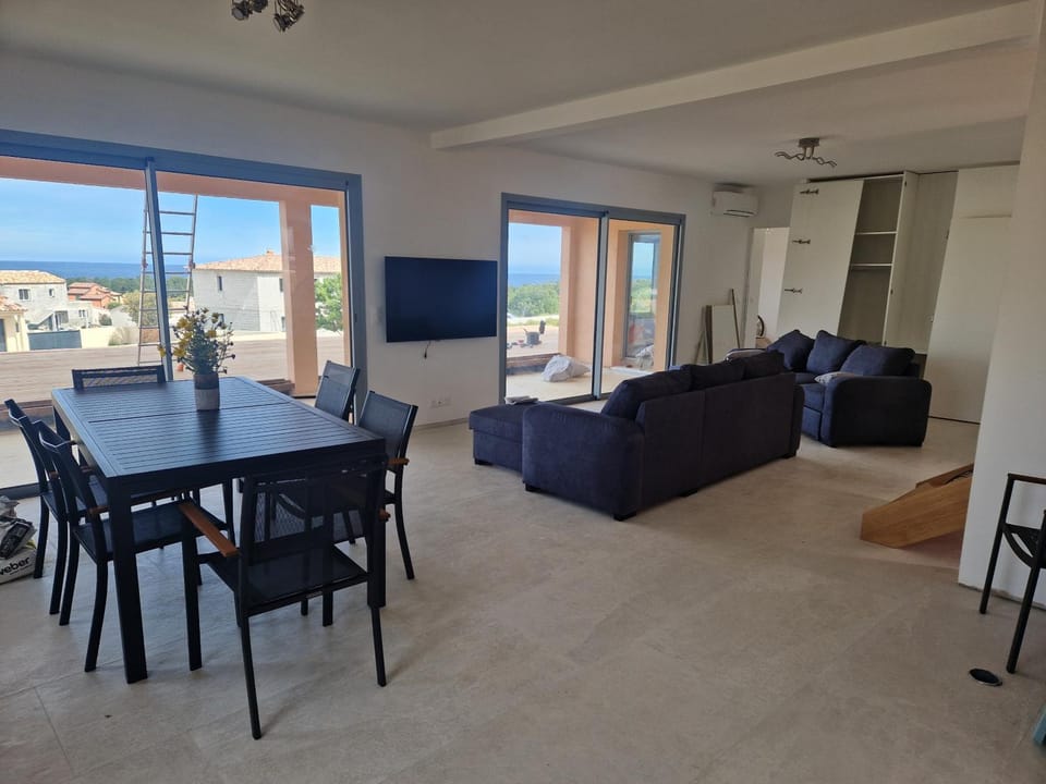 Communal lounge/ TV room, TV and multimedia, View (from property/room), Balcony/Terrace, Living room, Dining area