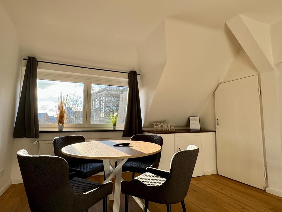 Coffee/tea facilities, Kitchen or kitchenette, Dining area