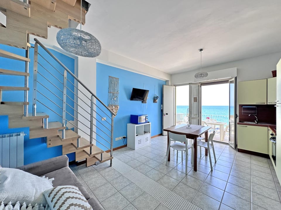 Kitchen or kitchenette, Living room, Seating area