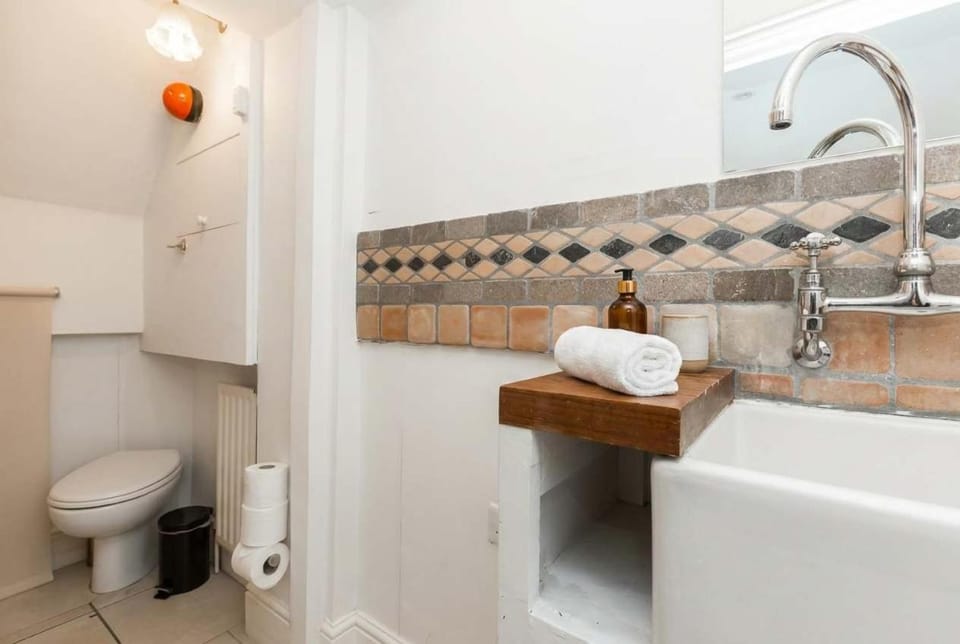 Stunning 3BR Home With Terrace in Knightsbridge House in City of Westminster