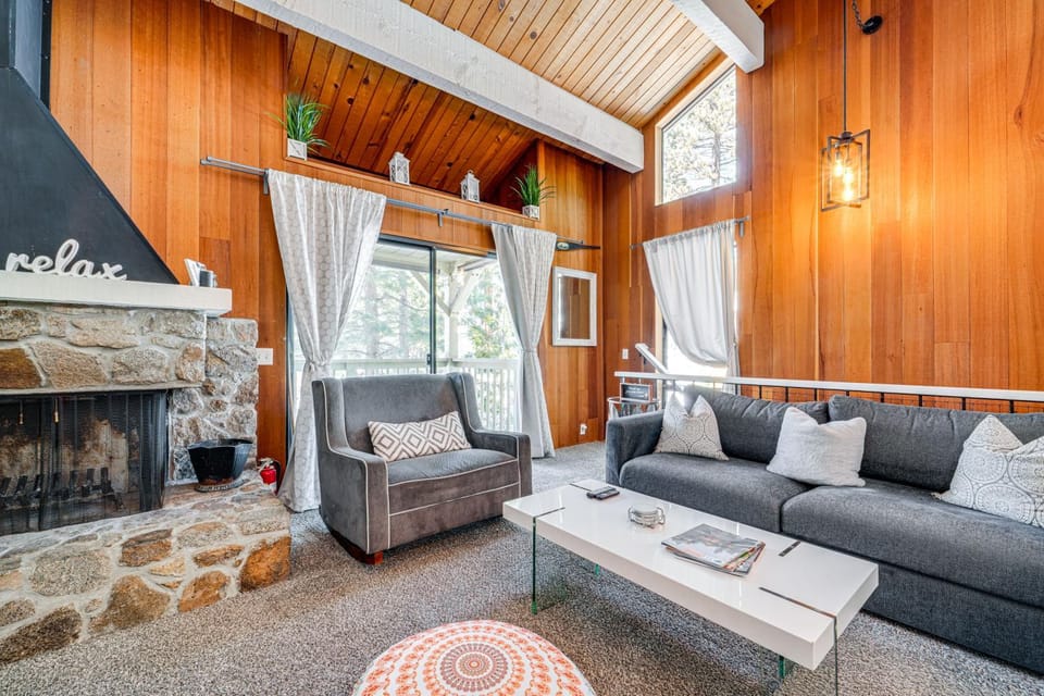 1 Mi to Lake Tahoe: Condo w/ Pool Access House in Tahoe Vista