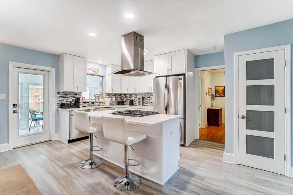 Poolside Bungalow with Fire Pit Fun and King Suite House in Charlotte