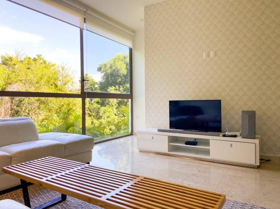 TV and multimedia, Living room, Seating area, Evening entertainment