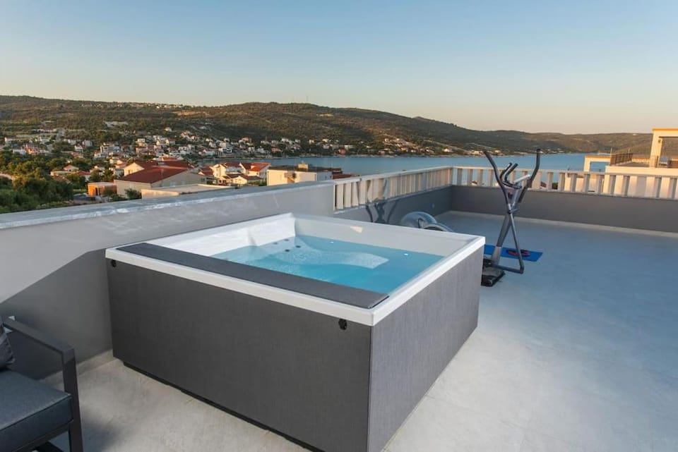 Hot Tub, View (from property/room), Sea view