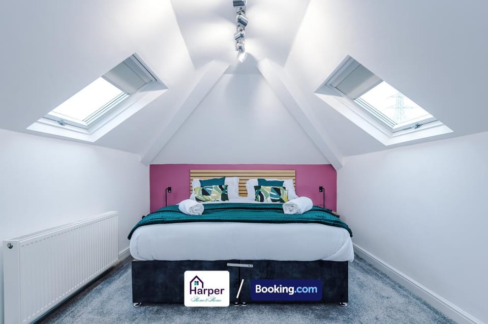 Bed, Photo of the whole room, Bedroom