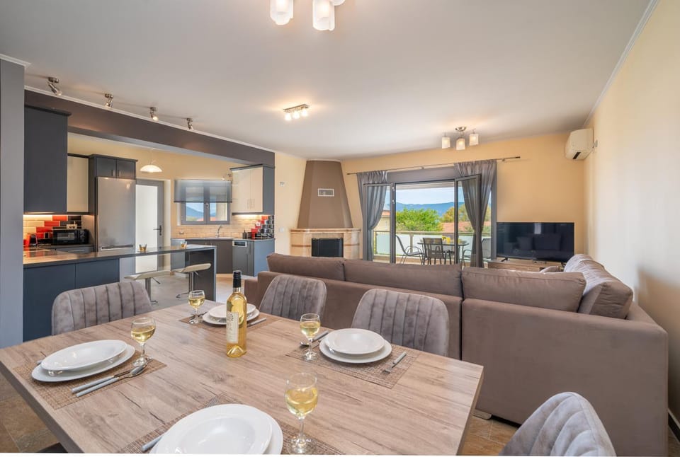 TV and multimedia, Kitchen or kitchenette, Living room