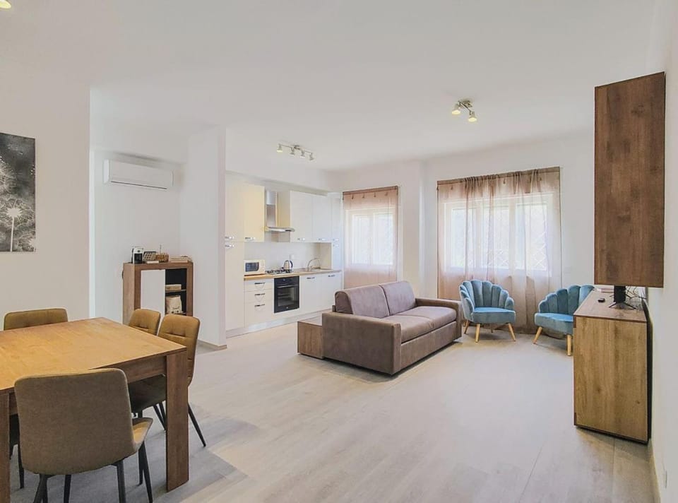 Kitchen or kitchenette, Living room, Dining area, oven, pet friendly, air conditioner